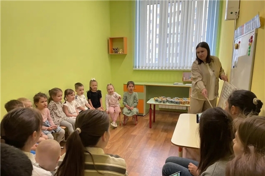 В детском саду прошло отчетное занятие кружка «Кубики Зайцева малышам»