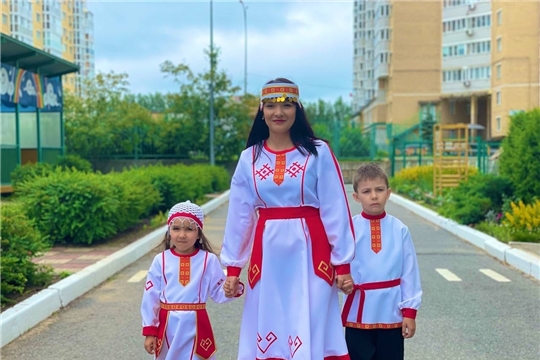 Фоточеллендж «Моя семья в национальном костюме»
