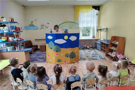 Показа театрализованной постановки «Курочка Ряба» в рамках муниципального проекта "Волшебный мир театра"