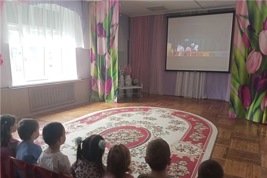 показ мини-спектакля по безопасности