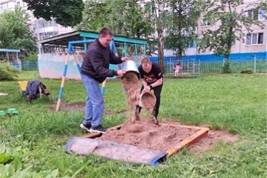 В детский сад привезли свежий песок