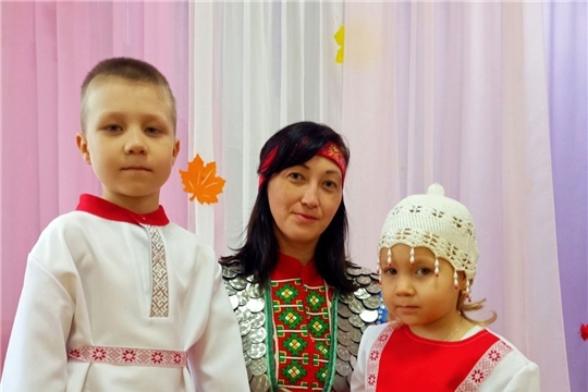 фоточеллендж «Моя семья в национальном костюме», в рамках мероприятий, посвященных Дню Республики