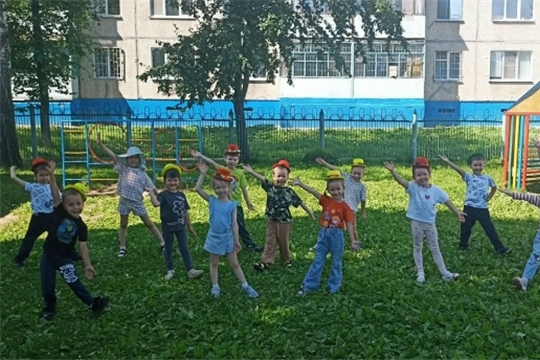 Танцевальный флешмоб «Буги-вуги на лугу» в рамках летнего проекта «Творческое лето»