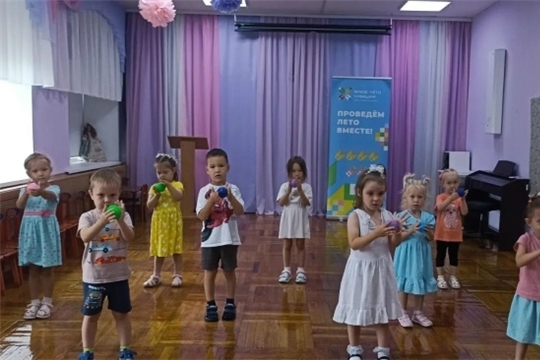 Маленькие мячики на кружке по ДПУ «Танцующее лето»