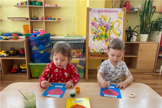 "Открытка для мамы". Группа "Смышленыши"