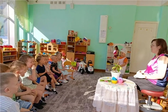 В группу "Любознайки"на машине приехал доктор Айболит