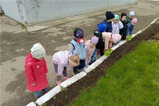 Малыши приучаются к труду