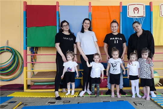 Малыши и родители в кружке "Здоровейка"