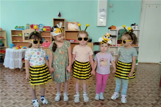 Малыши играют в интересные игры