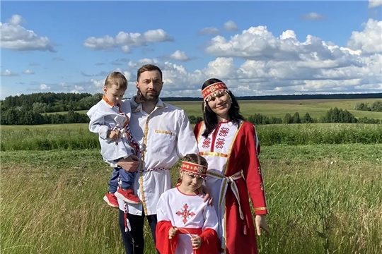 Фоточеллендж "Моя семья в национальном костюме"