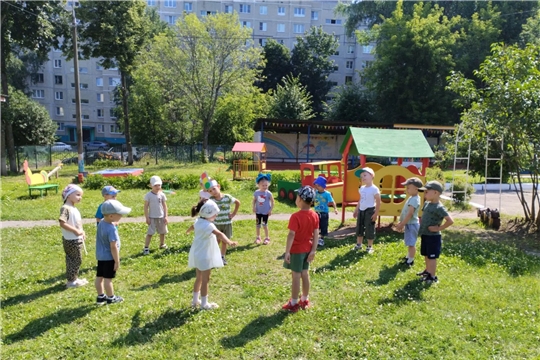 "Светофорик" в гостях у "Любознаек"