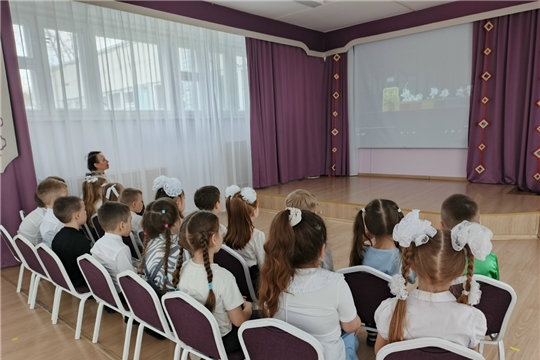 Дошкольники посмотрели мини‑спектакль «Случай в группе „Козлятки“ о безопасности