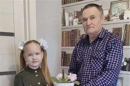 Вручение цветов ветеранам