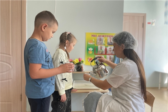 «Вода — основа здоровья: питьевой режим в детском саду летом»