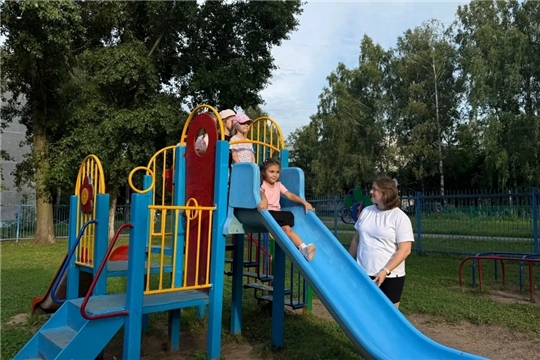 Игры на детской площадке: правила безопасного поведения