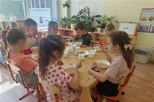 "С 1 июня в нашем саду действует летнее меню!"