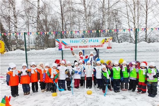 В рамках муниципального проекта "Азбука спорта" в детском саду №11 г. Чебоксары прошла "Зимняя спартакиада" для дошкольников
