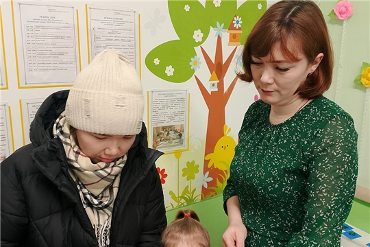 Под весенними лучами солнца лед на водоемах становится рыхлым и непрочным