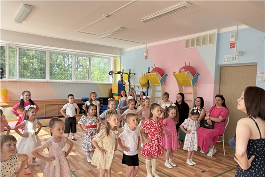 А вы любите танцевать так же как наши ребята? 