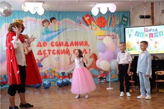 От принцессы до сыщика: как юные артисты превратили праздник в спектакль