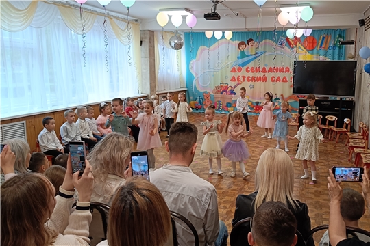 Отчетный концерт кружков "Веселый каблучок" и "Веселые нотки" в детском саду!
