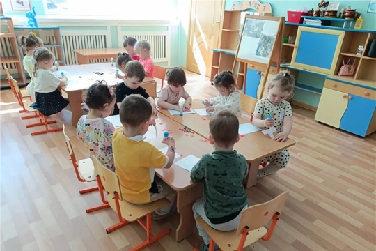 Праздничный салют Победы над Спасской башней