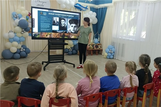 Демонстрация выставки Российского военно-исторического общества «Герои и Подвиги — Юные защитники Родины»