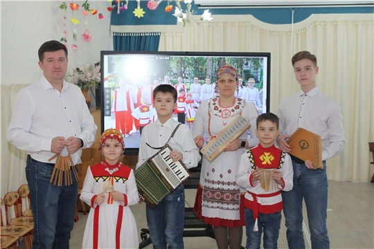 Фоточеллендж «Моя Семья в национальном костюме»