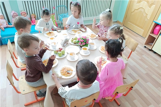 Тушеные овощи с мясом птицы: в чем ценность блюда для детского организма.