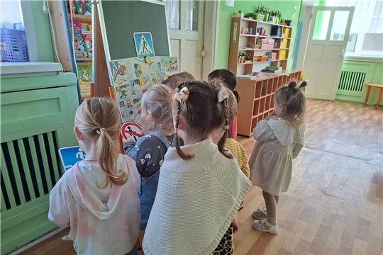 Маленькие пешеходы: учим правила безопасности в группе «Землянички».