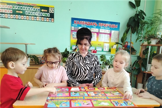 В старших группах прошли уроки культуры безопасности ко Дню гражданской обороны