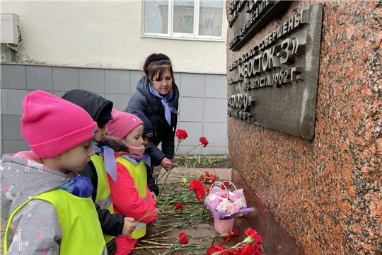 Путешествие к звёздам: экскурсия к памятнику Андрияну Николаеву