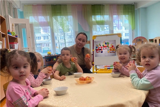 В группе раннего возраста «Малышок» прошла познавательная беседа о фруктах