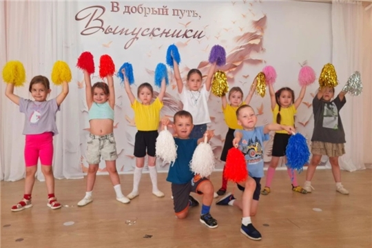 Ребята из кружка «Студия современного танца «Колибрия» готовятся к отчетному концерту