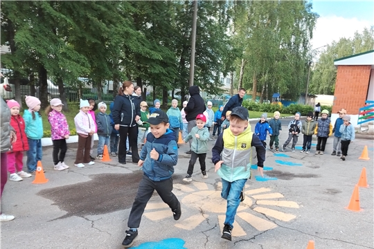 В рамках муниципального проекта «Спортивное лето» в детском саду отметили Международный день бега.