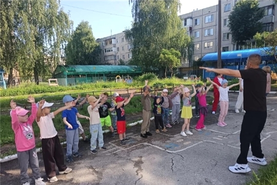 Заряд бодрости: утренняя зарядка на свежем воздухе
