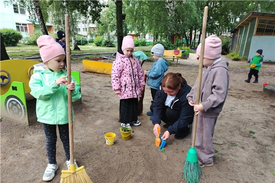 Трудовая деятельность  на прогулке