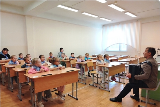 Юные орлята-дошколята посетили школу