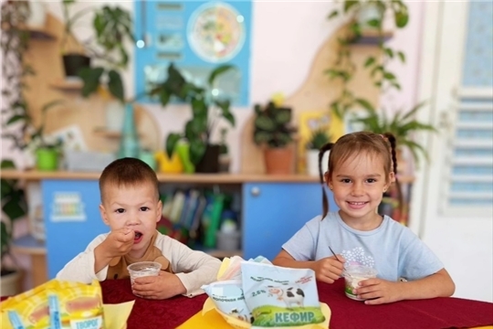 Кисломолочные продукты летом: почему они особенно важны в рационе дошкольника