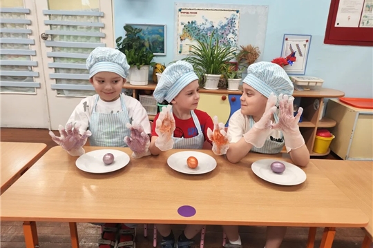 Маленькие исследователи: пасхальные эксперименты ребят- поварят