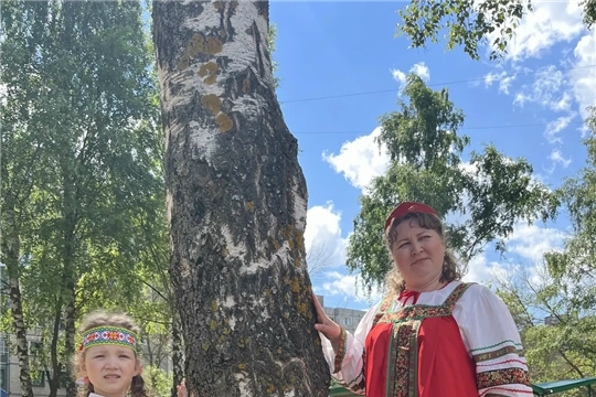 Мы семья в национальных костюмах