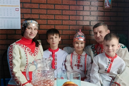 Моя семья в национальных костюмах