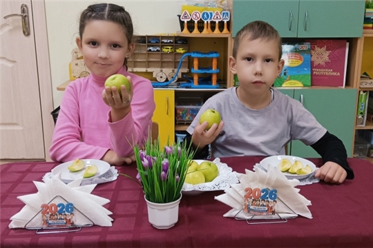 Яблоки - любимый фрукт!