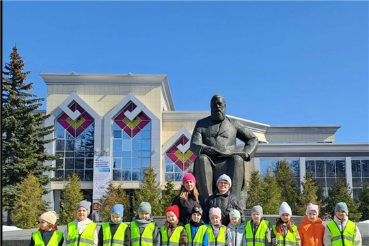 По родному краю с рюкзаком шагаю...