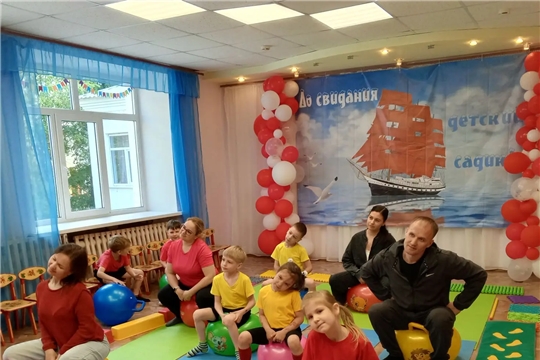 открытое занятие по дополнительной услуге " Веселая гимнастика"