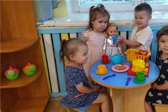 Напои куклу чаем