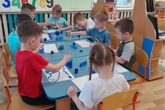 Выставка рисунков #ЗАЖГИСИНИМ