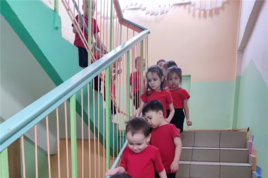 Лестница в детском саду.