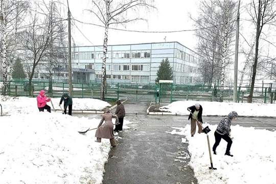 Весенний субботник в детском саду.
