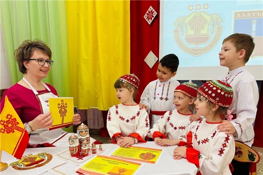 Познавательный час "Мой герб, мой флаг, моя республика".